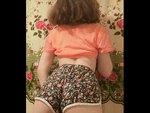❤️ Una ghjovana sexy si spoglia i pantaloncini davanti à a camera ❌ Video porno à porn co.rionews.top ﹏