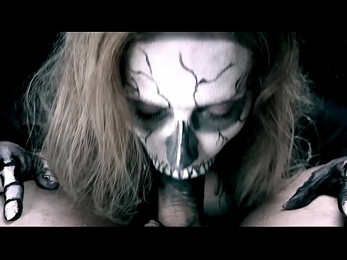 ❤️ Ragazza demonia chì succhia u cazzo cù a so bocca nera è ingoia cum. ❌ Video porno à porn co.rionews.top ﹏